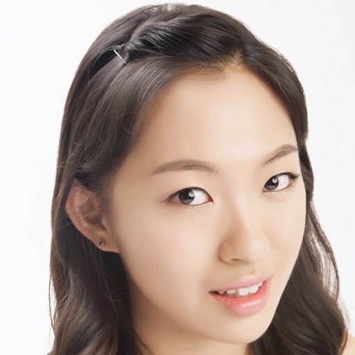 Jeonghyun Mafalda Park – Gesangslehrerin in Frankfurt an der Musikschule Oktave. Individueller Gesangsunterricht für alle Levels.
