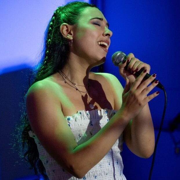 Valentina Preziosi – Gesangslehrerin & Klarinettenlehrerin der Musikschule Oktave. Individueller Musikunterricht für jedes Niveau.
